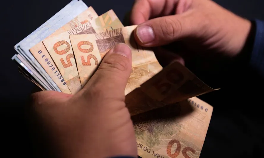 Bancos elevam provisões em 12,4% e restringem crédito com inadimplência em alta